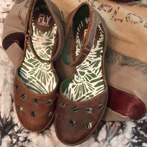 Fly London brown shoe